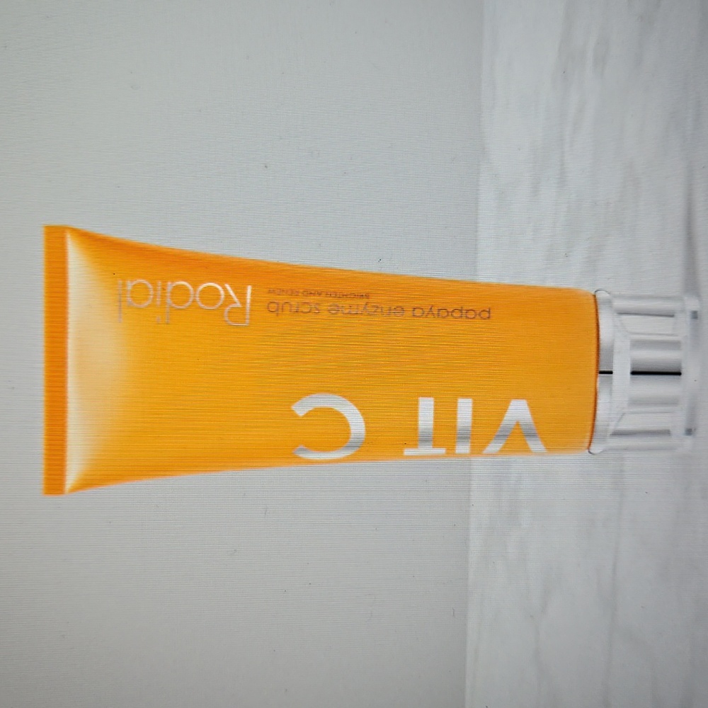 Rodial Vit C Papaya Enzyme Scrub 70 ML HYALURONIC ACID FRUIT ENZYMES NEW IN BOX